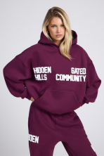 Hoodie donkerpaars met Gated Community logo, frontaal