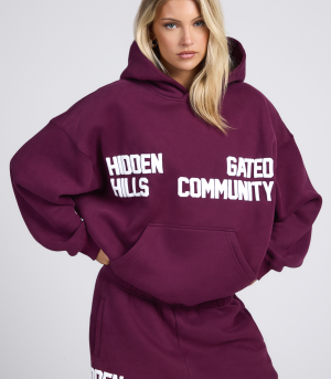 Hoodie donkerpaars met Gated Community logo, frontaal