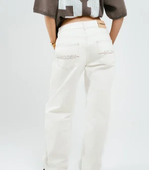 Hidden Hills Jeans met Logostiksels in gebroken wit – rechte pijp, casual fit